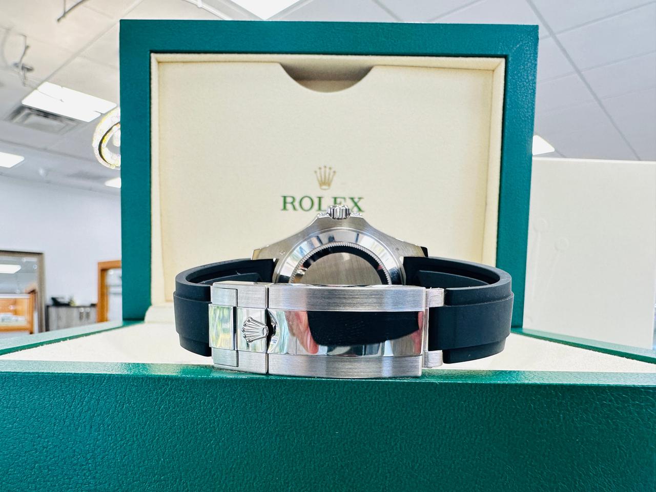 Black Diamond Bezel rubber (Black Dial) - Luxury Watch