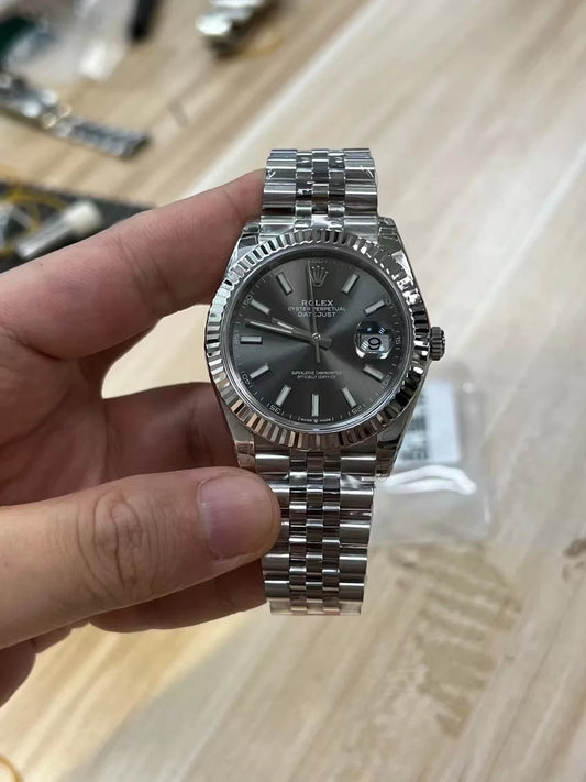 41mm Stainless Steel Three-Link Bracelet black Gray Dial- Luxury Watch