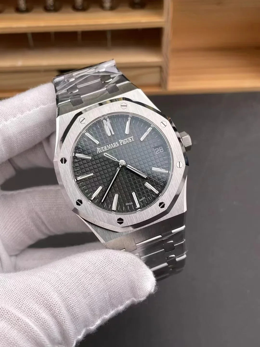 41mm Stainless Steel (Black Dial) - Luxury Watch