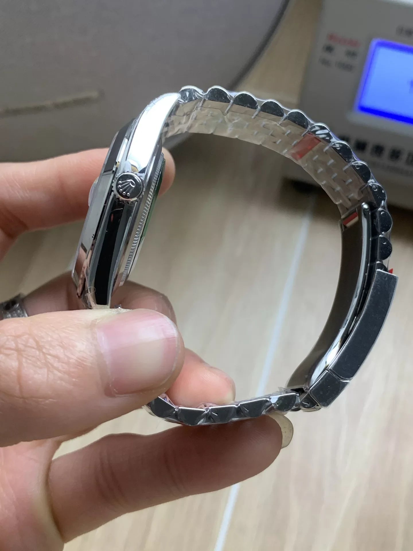 40mm Stainless Steel Three-Link Bracelet Black Dial- Luxury Watch