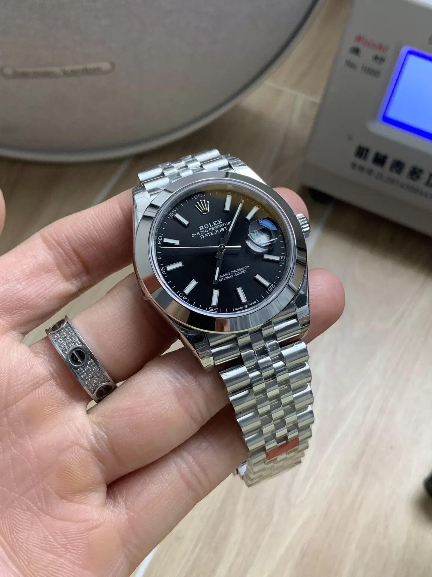 40mm Stainless Steel Three-Link Bracelet Black Dial- Luxury Watch