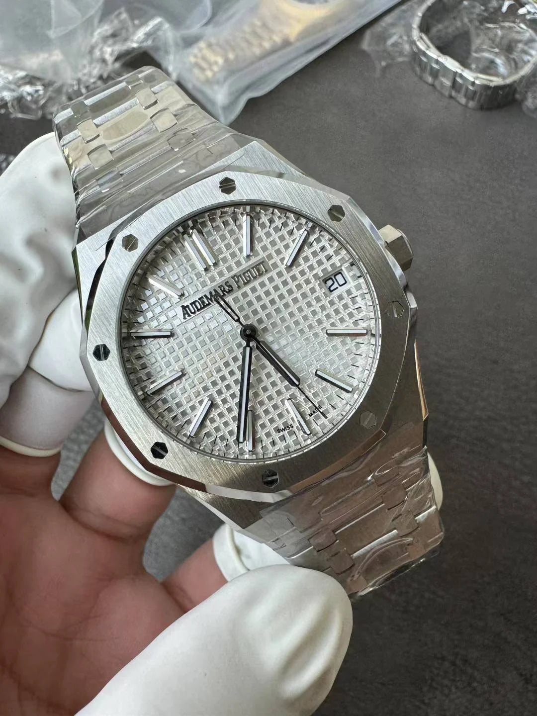 41mm Stainless Steel (White Dial) - Luxury Watch