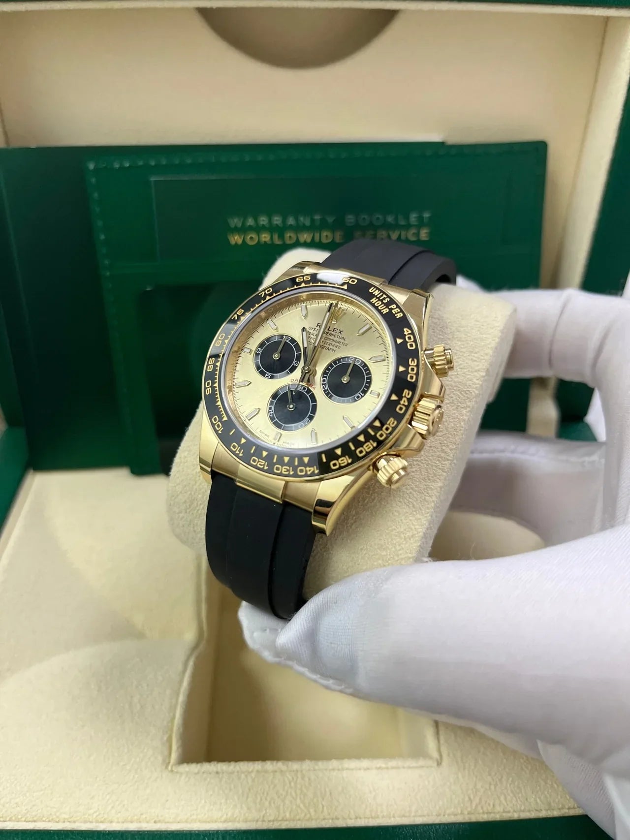 Yellow Gold rubber (Champagne Dial) - Luxury Watch